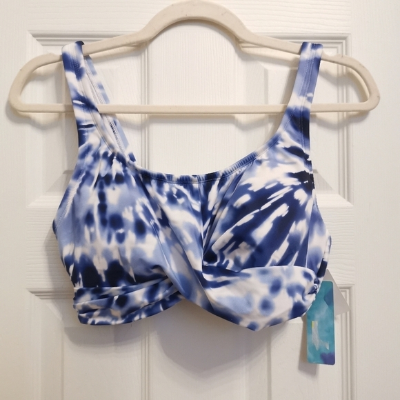 💕2/$20💕 Beach Betty Blue/White Tie Dye Twist Bikini Top - Picture 2 of 10